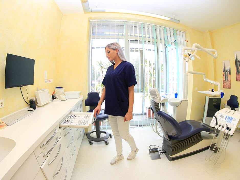 Zahnarztpraxis Kashi (Hamburg) - Behandlungzimmer